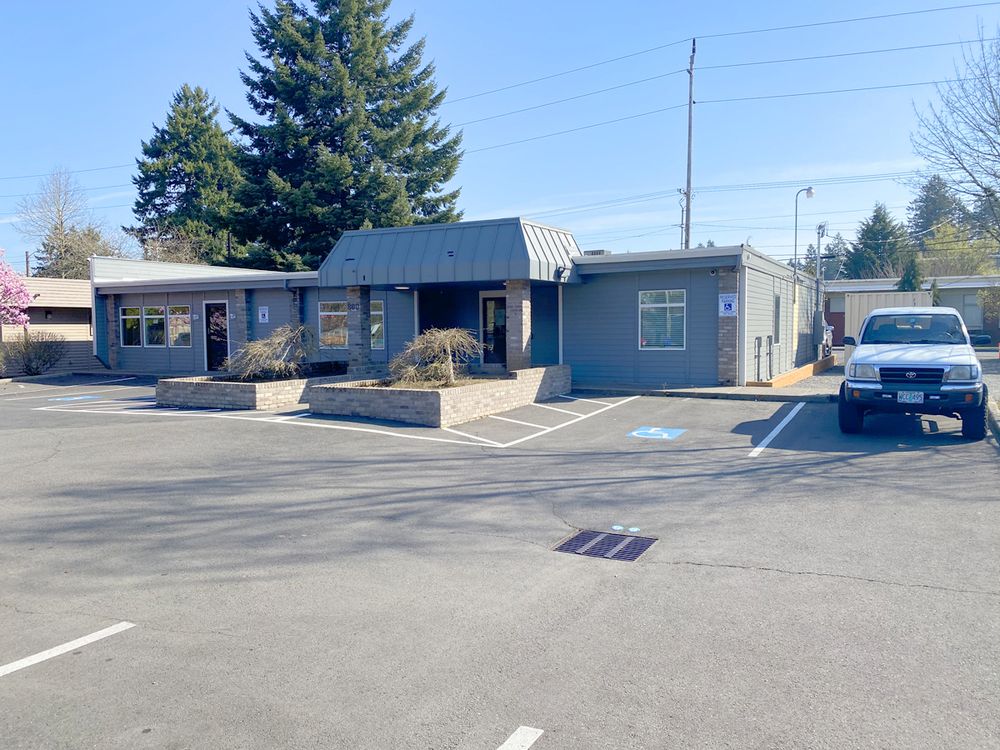 NEWLY REMODELED MEDICAL &/OR OFFICE SPACE: 800 SE 181st Ave, Portland, OR 97233